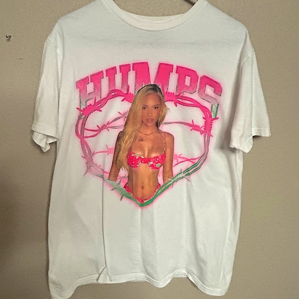 **Humps T-Shirt - Size L**